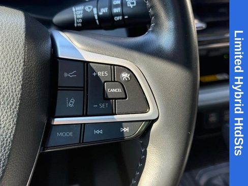 Used 2024 Toyota Highlander Limited FWD image 22