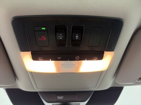 Certified 2025 Nissan Pathfinder SL w/ SL Premium Package image 33