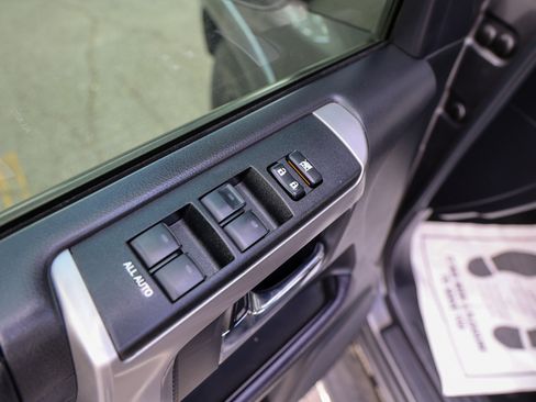 Used 2022 Toyota 4Runner SR5 Premium w/ Moonroof Package RWD image 34