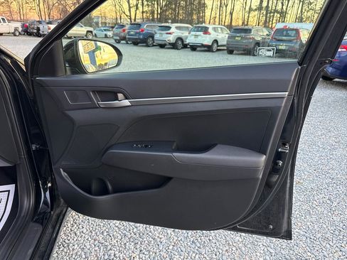 Used 2020 Hyundai Elantra SE w/ Cargo Package (C1) image 22