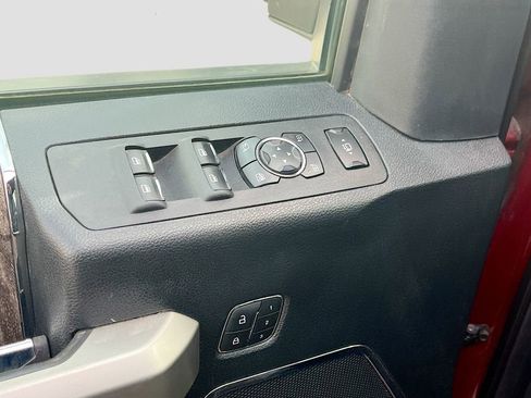Used 2019 Ford F250 Lariat w/ Lariat Value Package AWD/4WD image 18