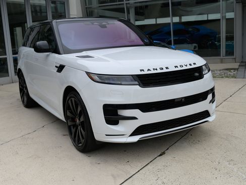 Used 2023 Land Rover Range Rover Sport SE Dynamic AWD/4WD image 3