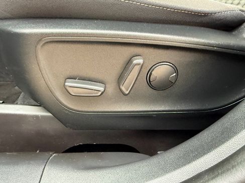 Used 2020 Ford Escape SE image 16