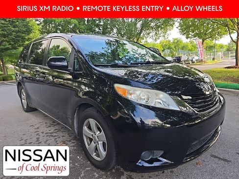 Used 2016 Toyota Sienna LE FWD image 1