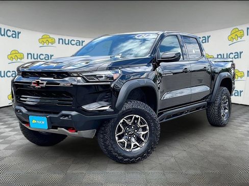 Used 2024 Chevrolet Colorado ZR2 w/ ZR2 Convenience Package III AWD/4WD image 3