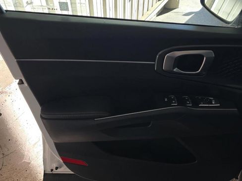 Used 2022 Kia Sorento S w/ Panoramic Sunroof Package FWD image 9