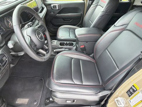 Used 2025 Jeep Wrangler Unlimited Rubicon AWD/4WD image 9