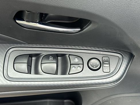 New 2025 Nissan Versa SV image 17