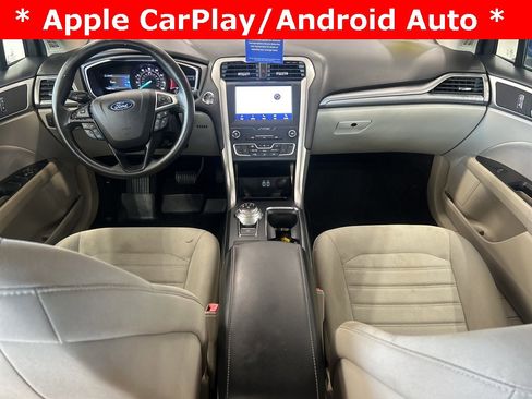 Used 2020 Ford Fusion SE image 2