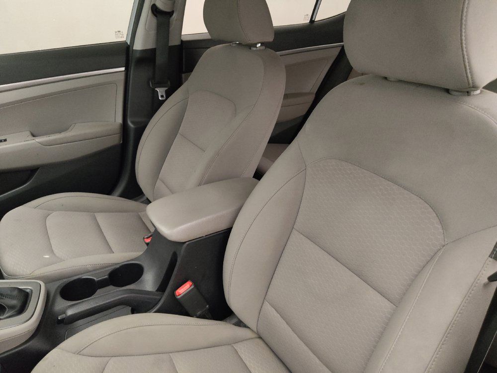 Used 2020 Hyundai Elantra SE w/ Cargo Package (C1) FWD image 17