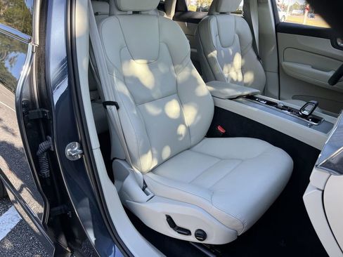 Used 2025 Volvo XC60 T8 Plus w/ Protection Package Premier image 25