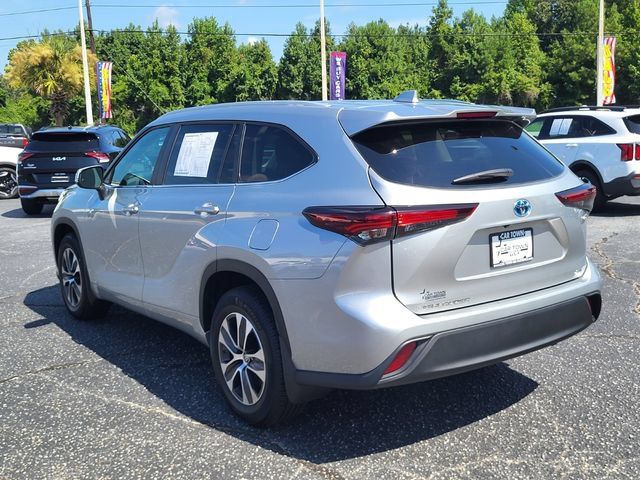 Used 2024 Toyota Highlander XLE AWD/4WD image 6