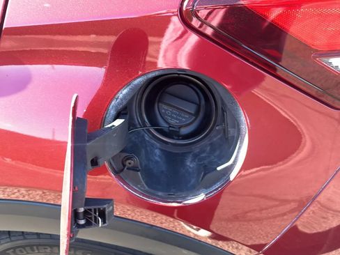 Used 2020 Nissan Kicks SR FWD image 25