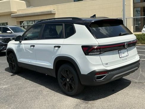 New 2026 Volkswagen Taos SE FWD image 5