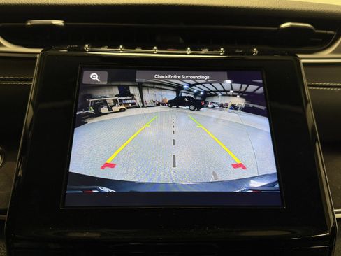 Used 2023 Jeep Grand Cherokee Laredo image 11