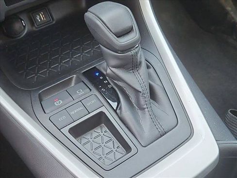 Used 2025 Toyota RAV4 XLE FWD image 15