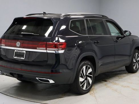 Used 2025 Volkswagen Atlas SE FWD image 11