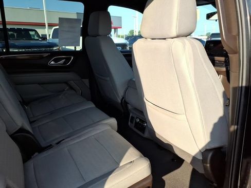 Used 2022 GMC Yukon XL SLE w/ Gmc Pro Safety Plus Package AWD/4WD image 22