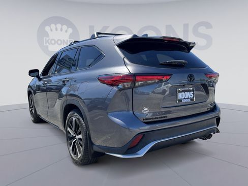 Used 2022 Toyota Highlander XSE AWD/4WD image 4