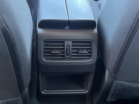 Used 2025 Nissan Rogue S FWD image 17