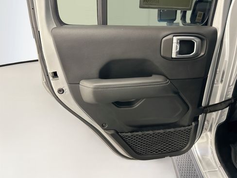 Used 2023 Jeep Wrangler Unlimited Sahara AWD/4WD image 27