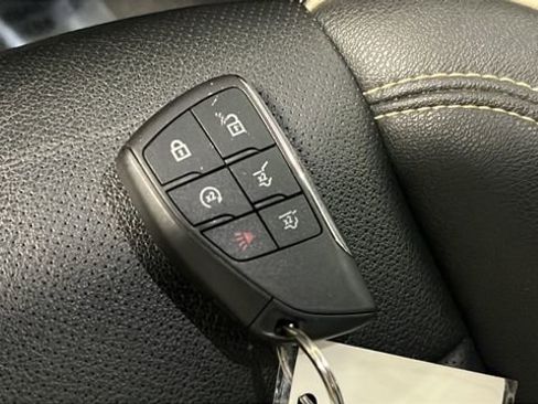 Used 2023 GMC Yukon SLT w/ SLT Premium Package image 21