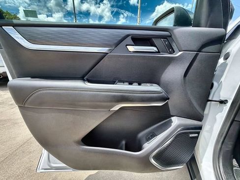 Certified 2026 GMC Acadia Elevation w/ Elevation Premium Package FWD image 21