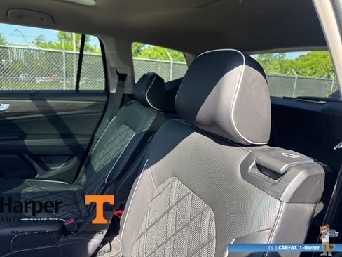 Used 2024 Volkswagen Atlas SEL Premium R-Line image 9