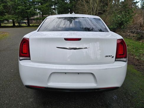 Used 2015 Chrysler 300 S image 4