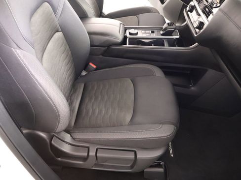 Used 2025 Nissan Pathfinder SV image 14