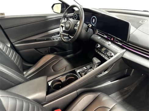 Used 2024 Hyundai Elantra Limited image 28