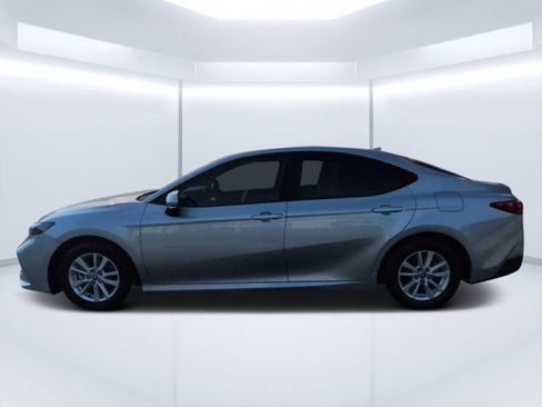 Used 2025 Toyota Camry LE FWD image 6
