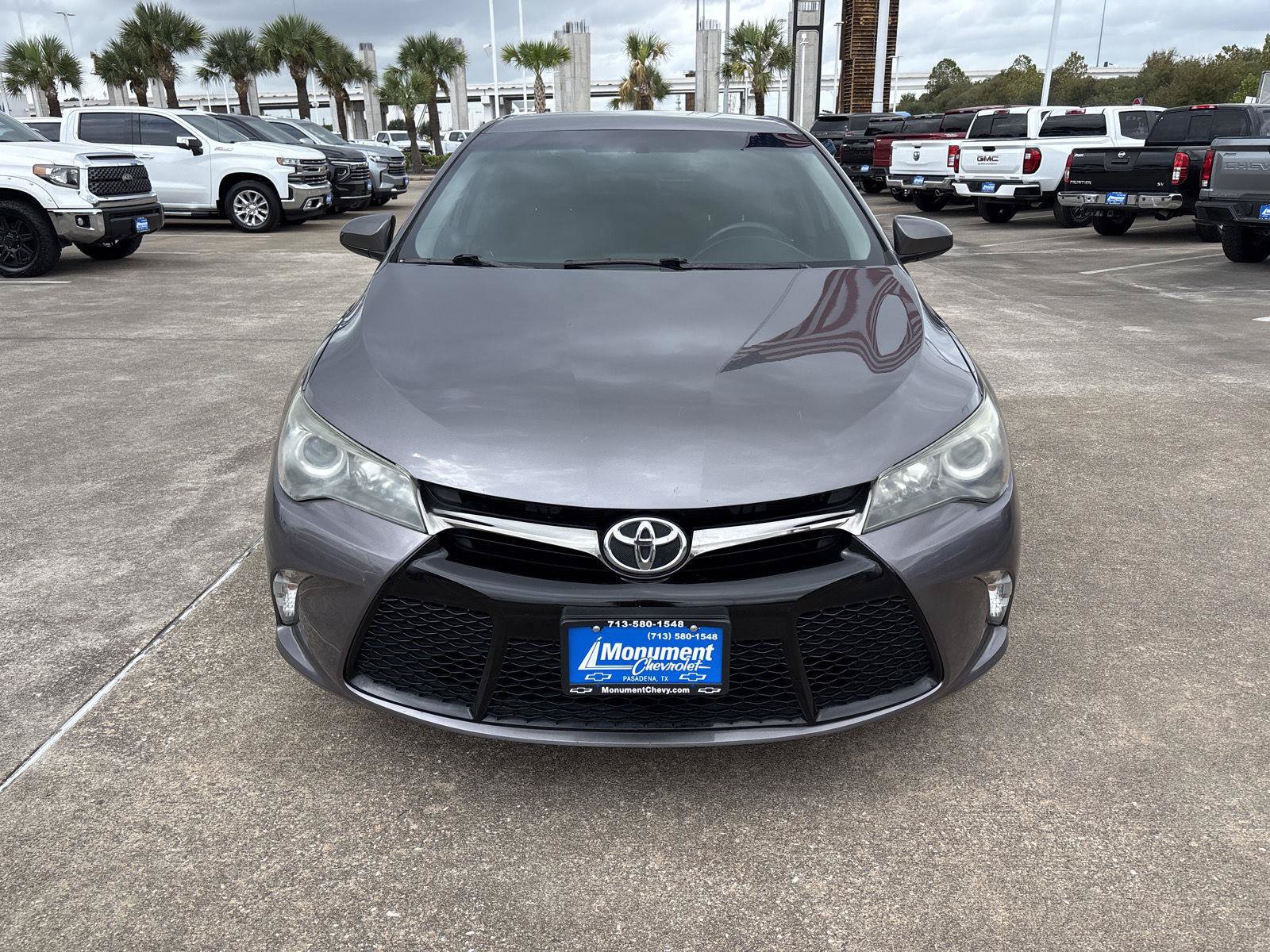 Used 2015 Toyota Camry SE FWD image 2