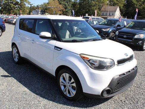 Used 2014 Kia Soul + image 4