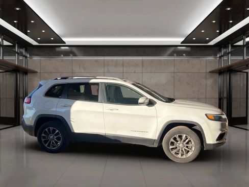 Used 2019 Jeep Cherokee Latitude Plus w/ Cold Weather Group image 3