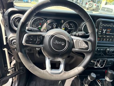 Used 2022 Jeep Wrangler Unlimited Sahara w/ Cold Weather Group AWD/4WD image 18