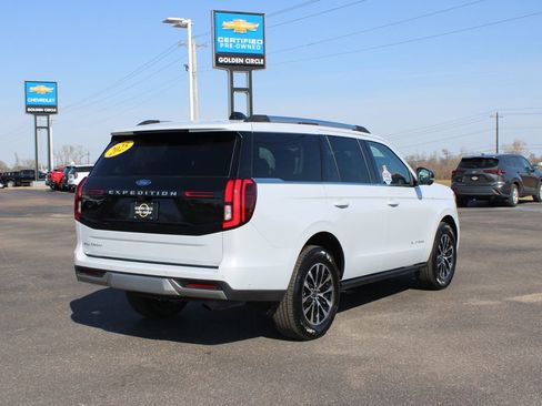 Used 2025 Ford Expedition Platinum image 9