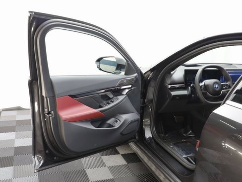 New 2025 BMW i5 xDrive40 w/ Premium Package image 5