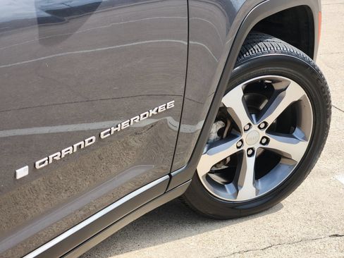 Used 2023 Jeep Grand Cherokee Limited AWD/4WD image 9