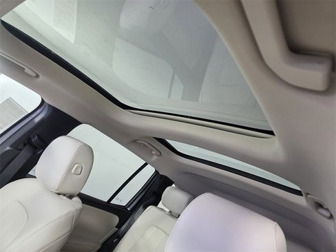 New 2026 Mercedes-Benz GLB 250 image 9