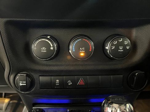Used 2018 Jeep Wrangler Unlimited Sport w/ Connectivity Group AWD/4WD image 20