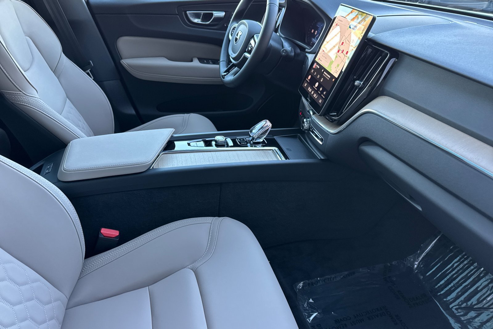 Used 2026 Volvo XC60 B5 Plus w/ Protection Package Premier AWD/4WD image 17