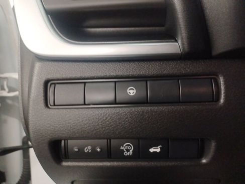 Used 2024 Nissan Rogue SV FWD image 18