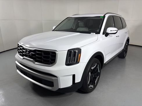 Used 2024 Kia Telluride S FWD image 4