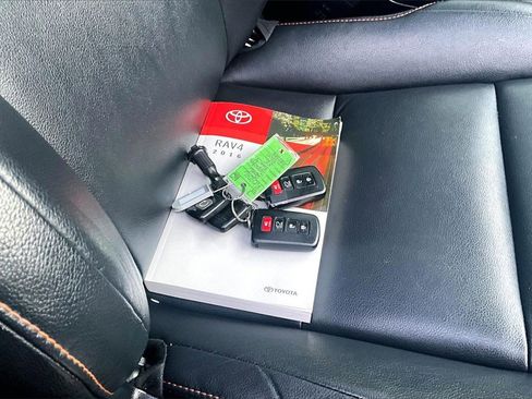 Used 2016 Toyota RAV4 SE image 11