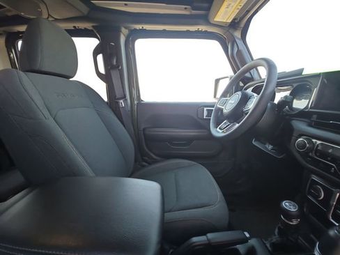 Used 2024 Jeep Wrangler Unlimited Sahara image 15