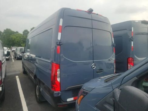 Used 2019 Mercedes-Benz Sprinter 170 image 2