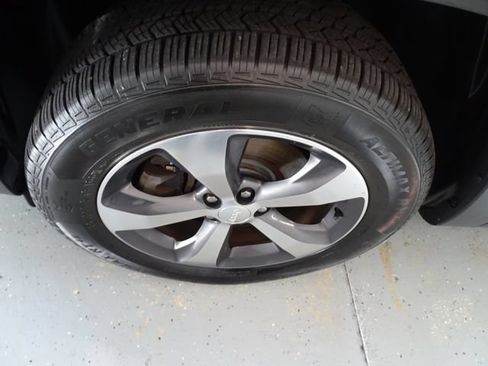 Used 2019 Jeep Cherokee Limited AWD/4WD image 28