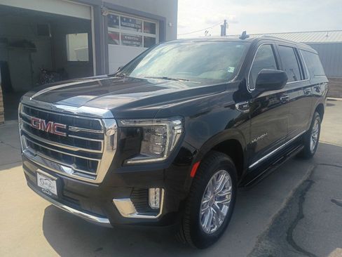 Used 2023 GMC Yukon XL SLT AWD/4WD image 2