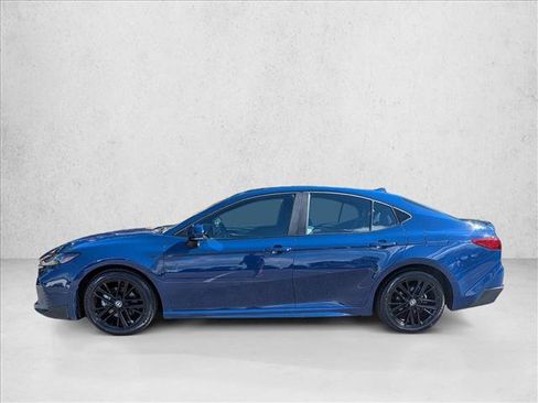 Used 2025 Toyota Camry SE FWD image 9